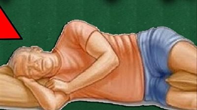 هل تعلمون لماذا كان يضع رسول الله ﷺ يده تحت خده عند النوم؟