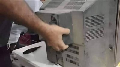 كنز أغلى من الذهب ثروة تقدر بآلاف الدولارات لن ترمى التلفاز التالف يوجد بداخله كنز لا يقدر بثمن