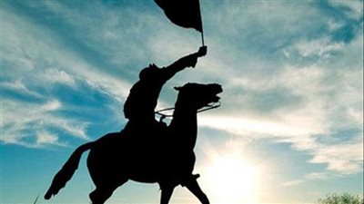 صحابي ناداه الفاروق عمر بن الخطاب في المدينة فسمعه في فارس من هو